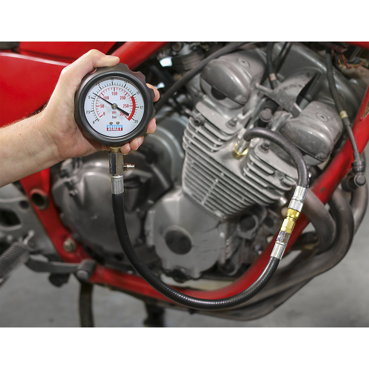 Sealey Petrol Engine Compression Tester | Deluxe Kit | 6pc (Product illustration 2)-1