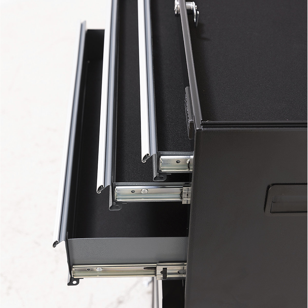 BiGDUG Garage 24" 6 Drawer Tool Chest & Rollcab Set (Product illustration 6)-5