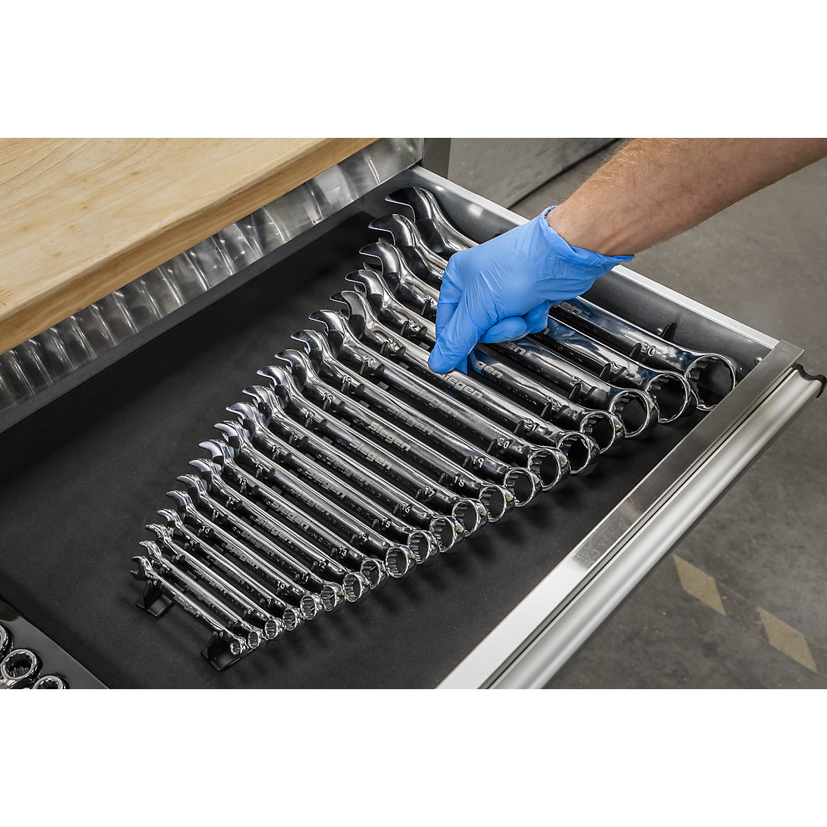 Sealey Premier Sharks Teeth Spanner Racks | Capacity: 20 Spanners (Product illustration 5)-4