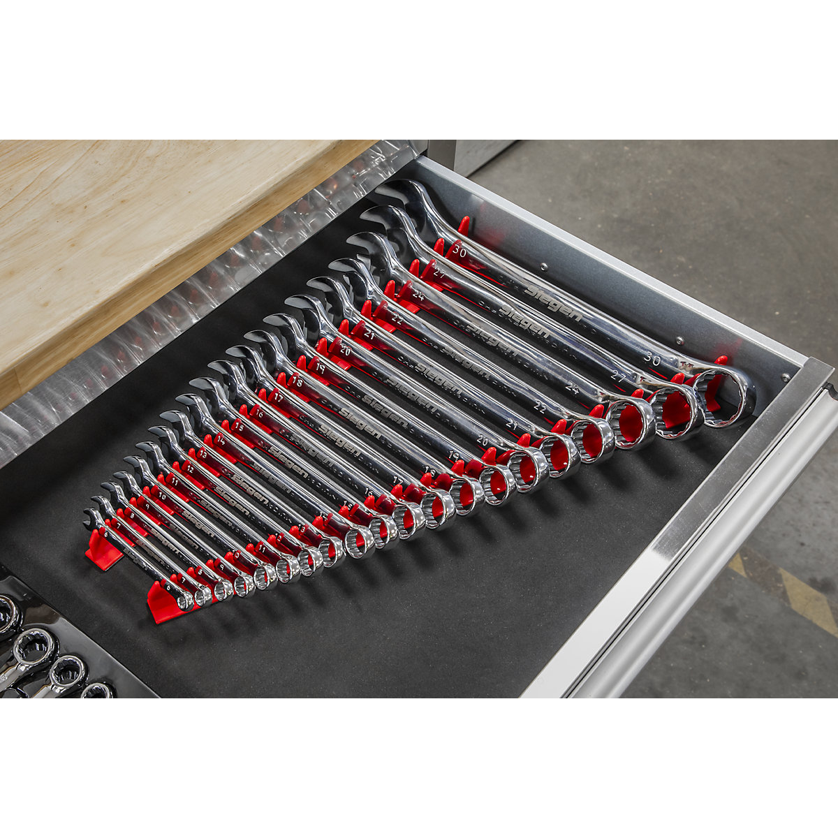 Sealey Premier Sharks Teeth Spanner Racks | Capacity: 20 Spanners (Product illustration 3)-2
