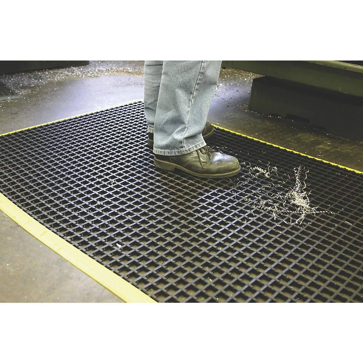 COBAmat® Workstation anti-fatigue matting, with yellow, tapered edges, LxW 1200 x 600 mm