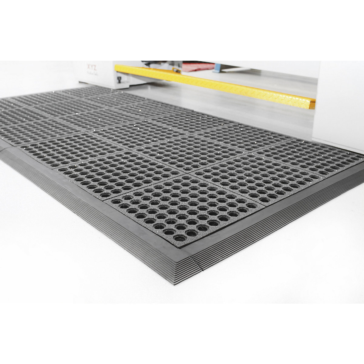 Solid Fatigue-Step workstation floor covering, perforated model, height 19 mm