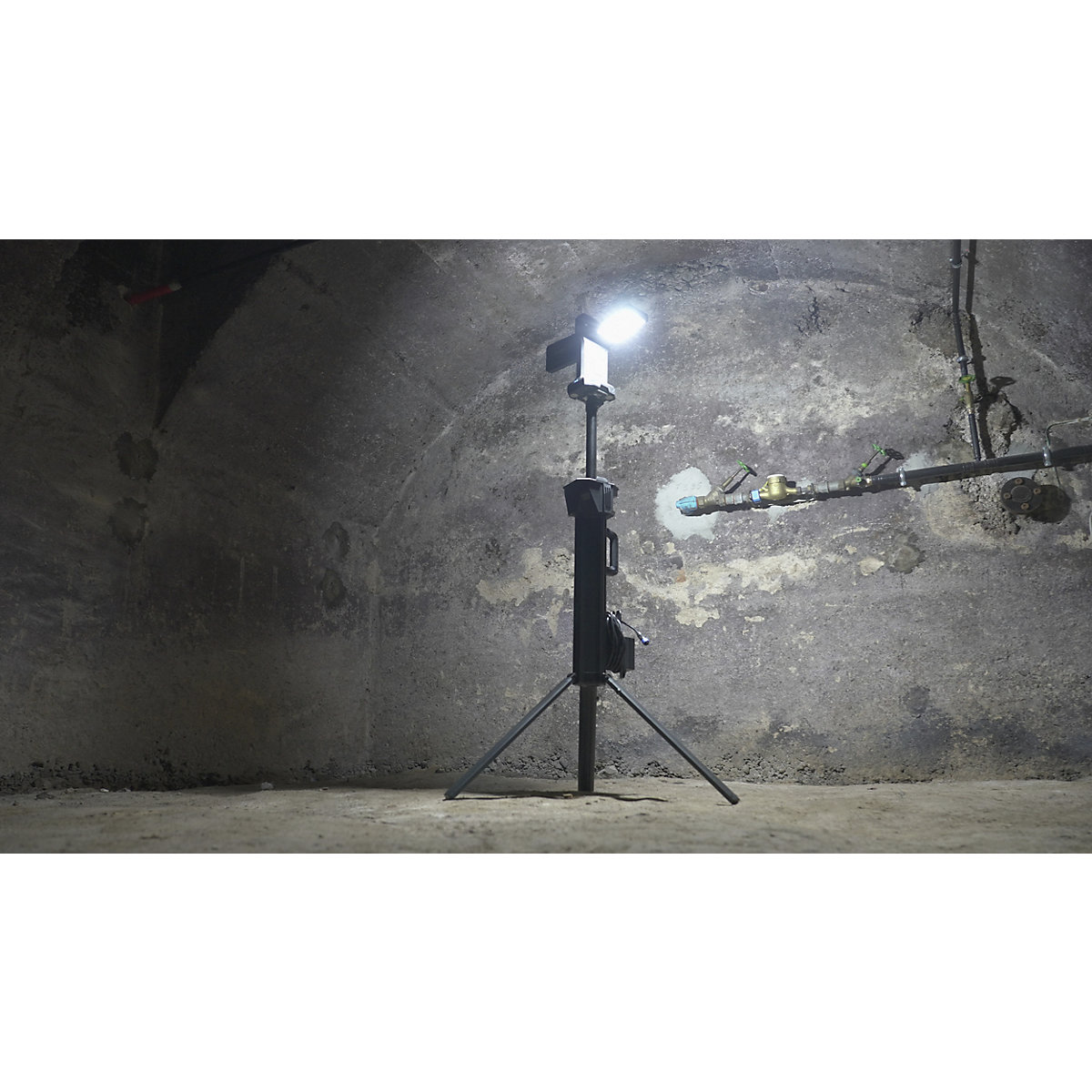 Akumulatorowy reflektor roboczy LED WL11500R (Zdjęcie produktu 14)-13