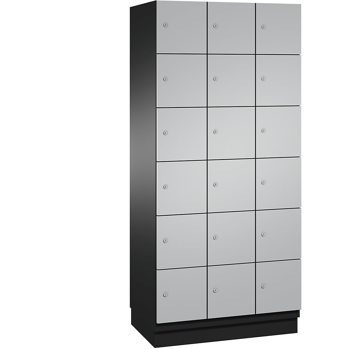 C+P – Skříň s uzamykatelnými boxy CAMBIO s dveřmi z ocelového plechu, 18 boxů, šířka 900 mm, korpus černošedý / dveře bílý hliník