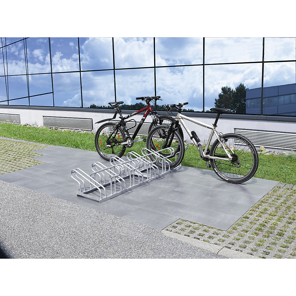 Fahrradständer, Bügel aus 18 mm Stahlrohr, Radeinstellung zweiseitig, feuerverzinkt, 10 Stellplätze eurokraft pro 2