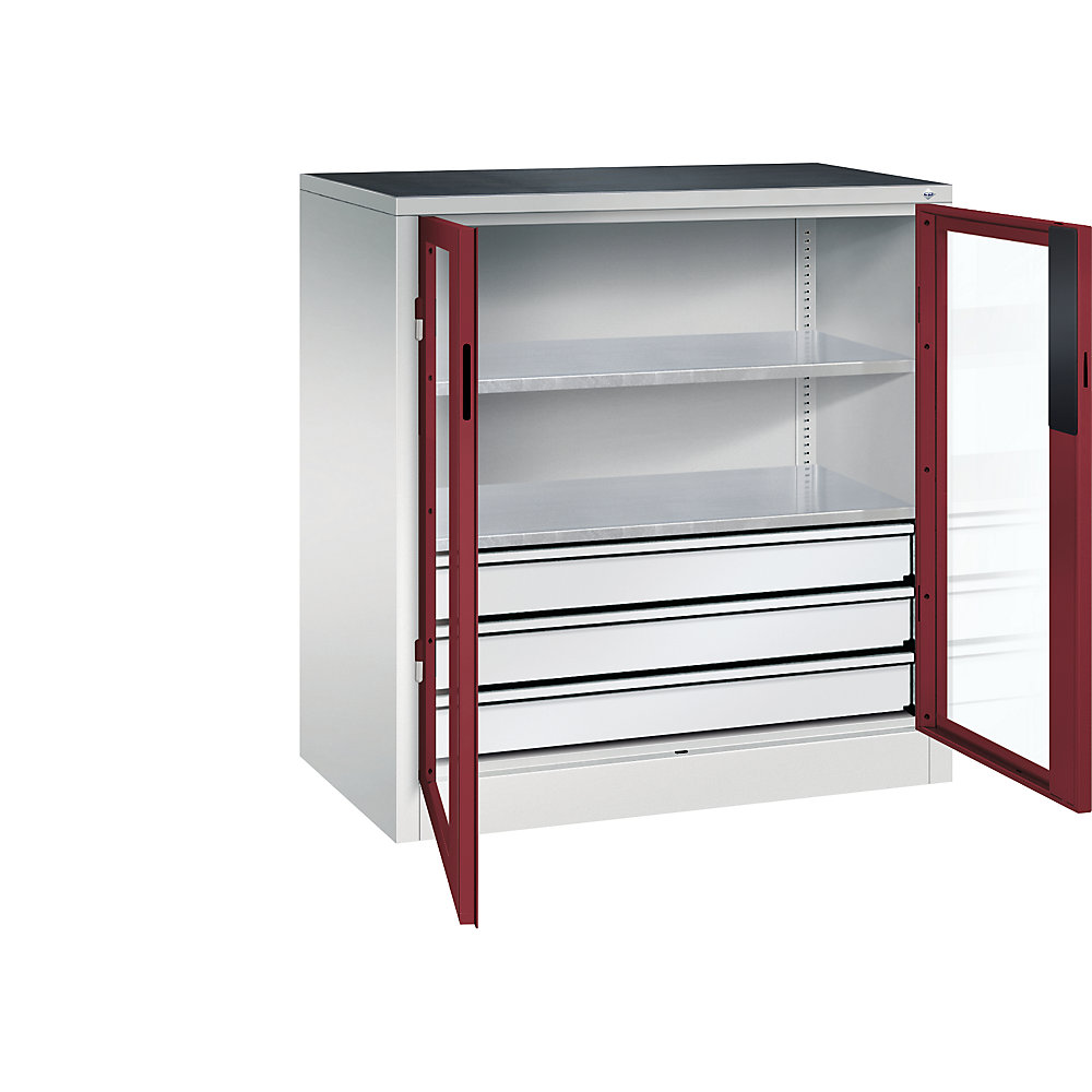 C+P Armadio con ante a battente con finestrella, alt. x largh. x prof. 1000 x 930 x 500 mm, 2 ripiani, 3 cassetti, grigio chiaro / rosso rubino