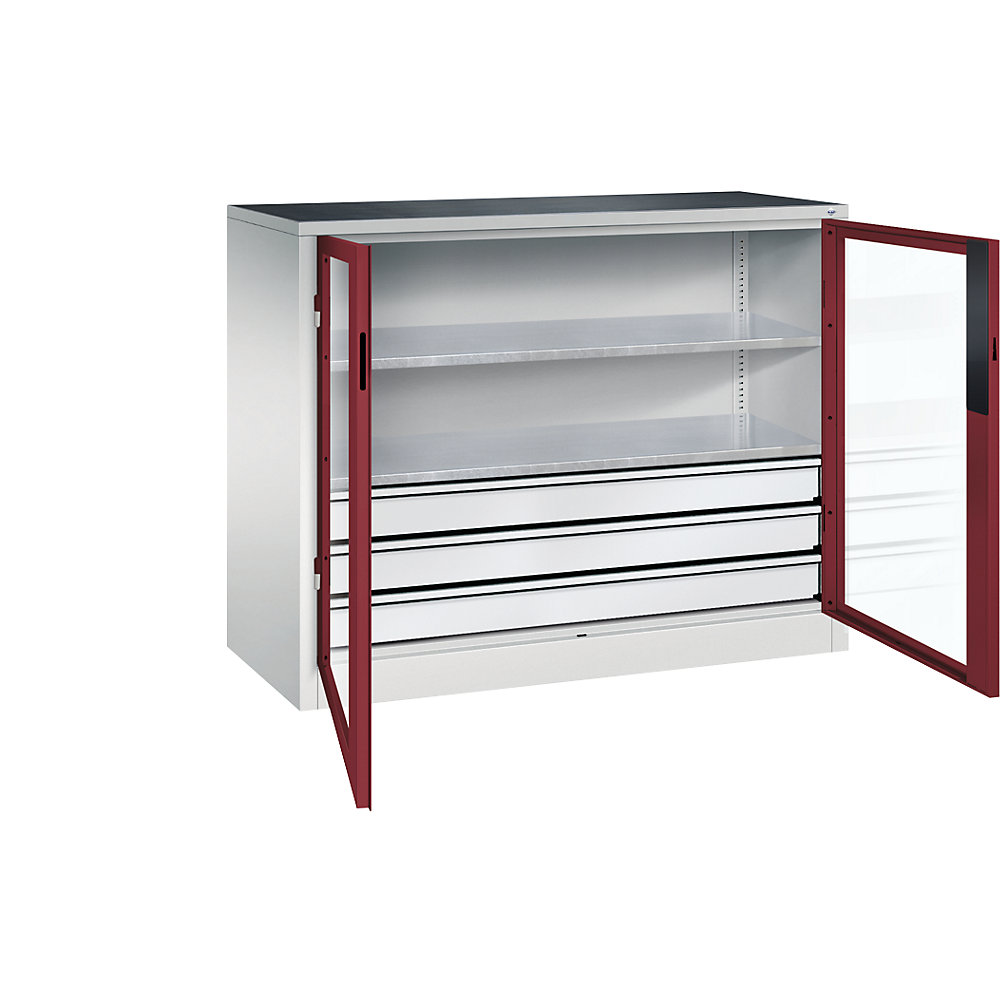 C+P Armadio con ante a battente con finestrella, alt. x largh. x prof. 1000 x 1200 x 500 mm, 2 ripiani, 3 cassetti, grigio chiaro / rosso rubino