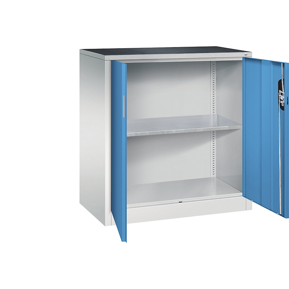 C+P Armadietto da officina con ante a battente, larghezza x profondità 930 x 500 mm, grigio chiaro / blu chiaro