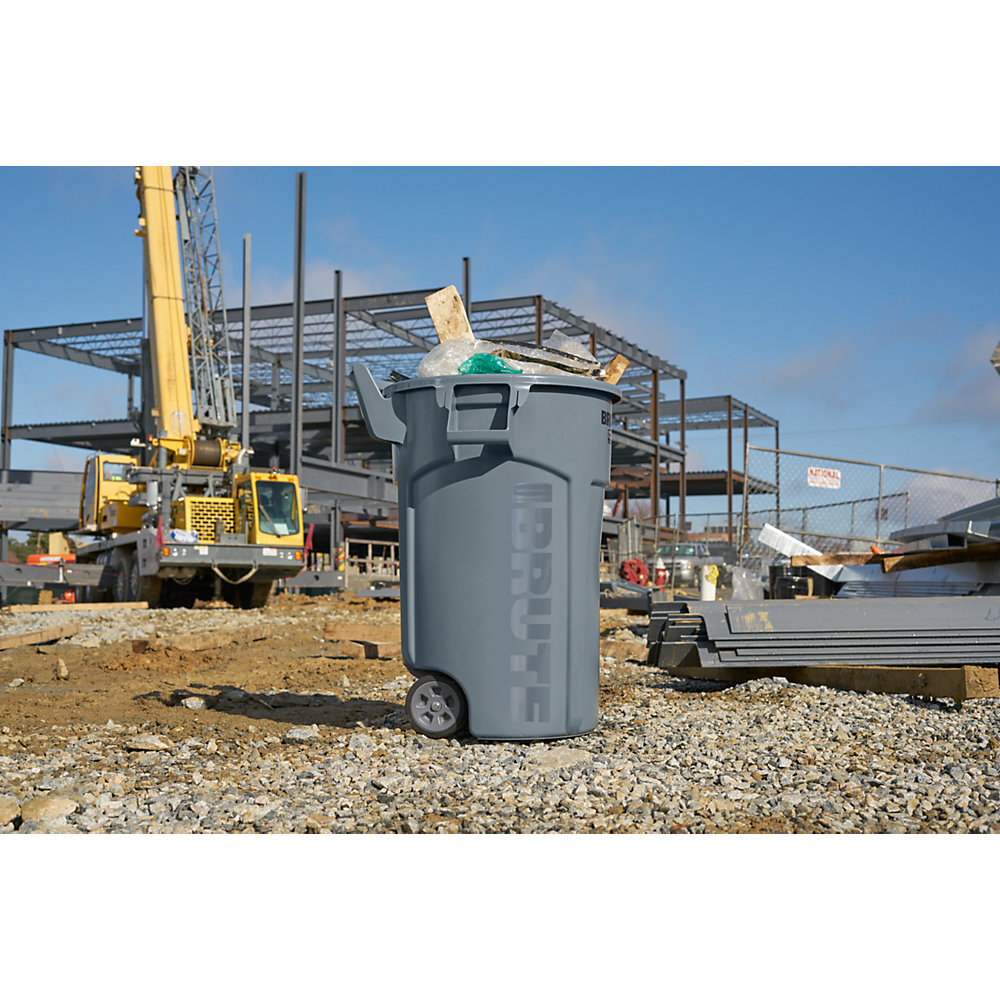 Rubbermaid BRUTE Universal Container Gray 2