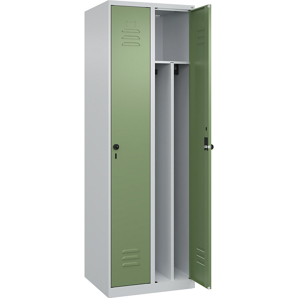 C+P Schwarz-Weiß-Spind Classic PLUS, schmal, 2 Abteile, verkürzte Trennwand mittig, lichtgrau / resedagrün, B 600 mm, mit Bodengleitern, Drehriegel,