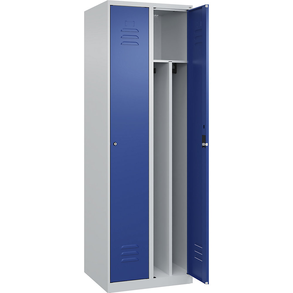 C+P Taquilla Classic PLUS, 2 compartimentos, gris luminoso / azul genciana, anchura 600 mm, con tacos, cerradura de cilindro, pared separadora en el centro