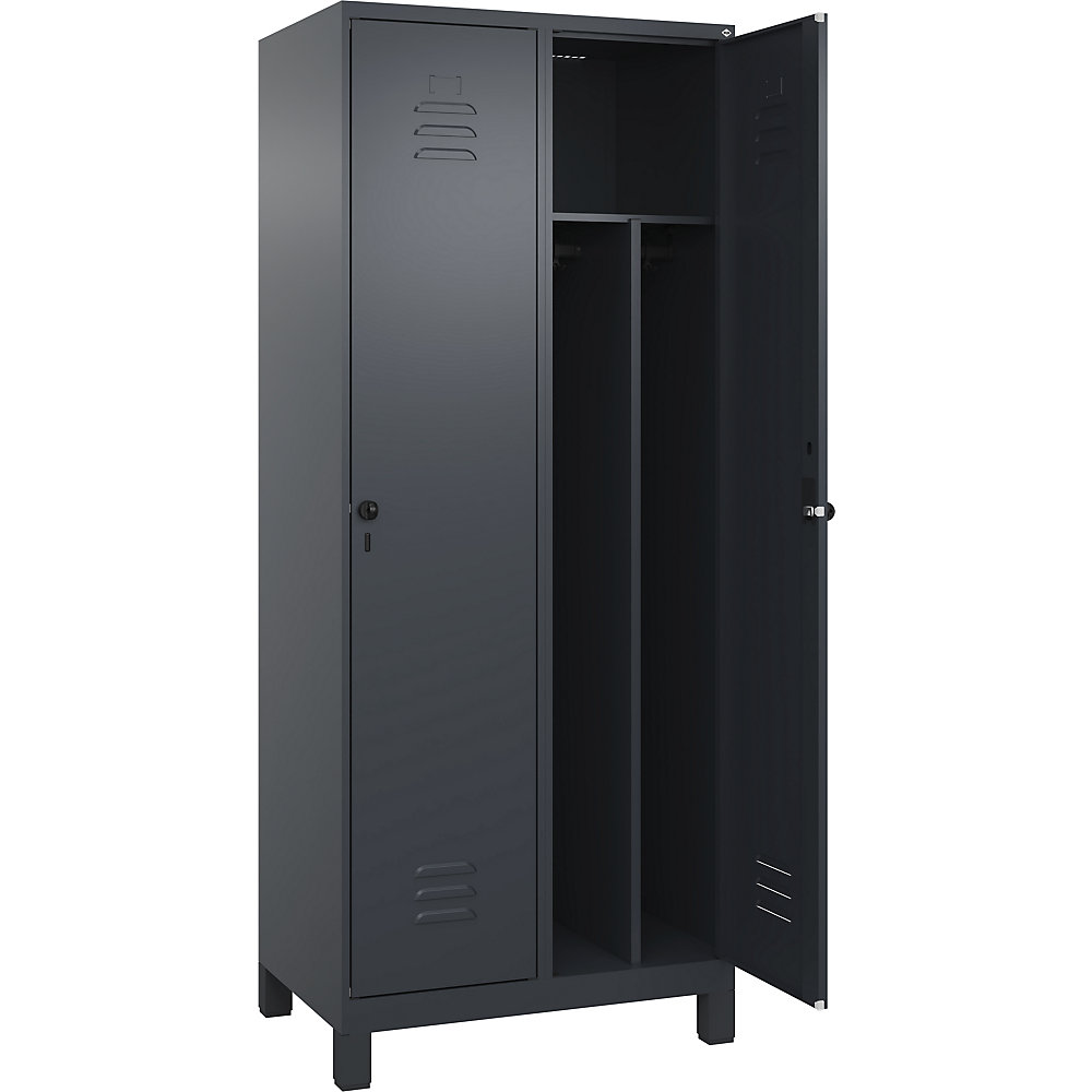 C+P Taquilla Classic PLUS, 2 compartimentos, gris, anchura 800 mm, con patas, pasador giratorio, pared separadora en el centro