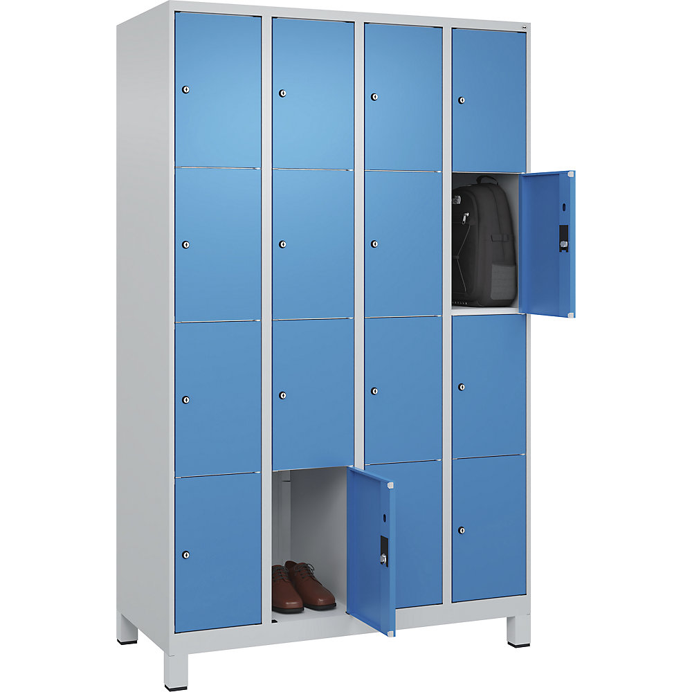 C+P Armario de compartimentos bajo llave Classic PLUS, 4 compartimentos, gris luminoso / azul luminoso, anchura 1200 mm, 16 baldas, con patas