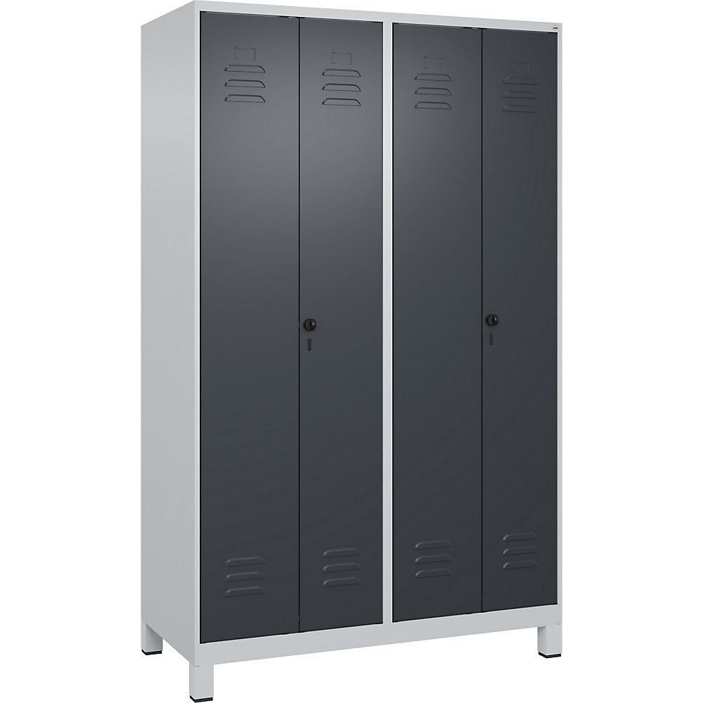 Schwarz-Weiß-Spind Classic PLUS, Trennwand mittig, 2 Abteile, lichtgrau / grau, HxB 1950 x 1200 mm, mit Füßen, Drehriegel C+P 2