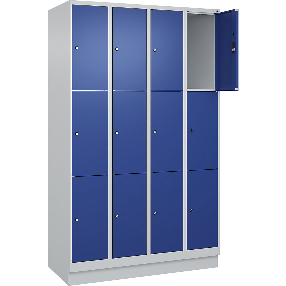 C+P Armario de compartimentos bajo llave Classic PLUS, 4 compartimentos, gris luminoso / azul genciana, anchura 1200 mm, 12 baldas, con zócalo