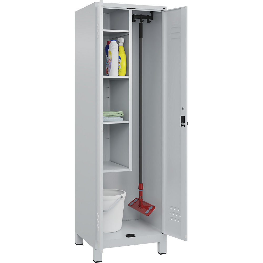 Putzmittelspind Classic PLUS, 1 Abteil, Trennwand mittig, verkürzt, lichtgrau, B 600 mm, mit Füßen, Drehriegel C+P