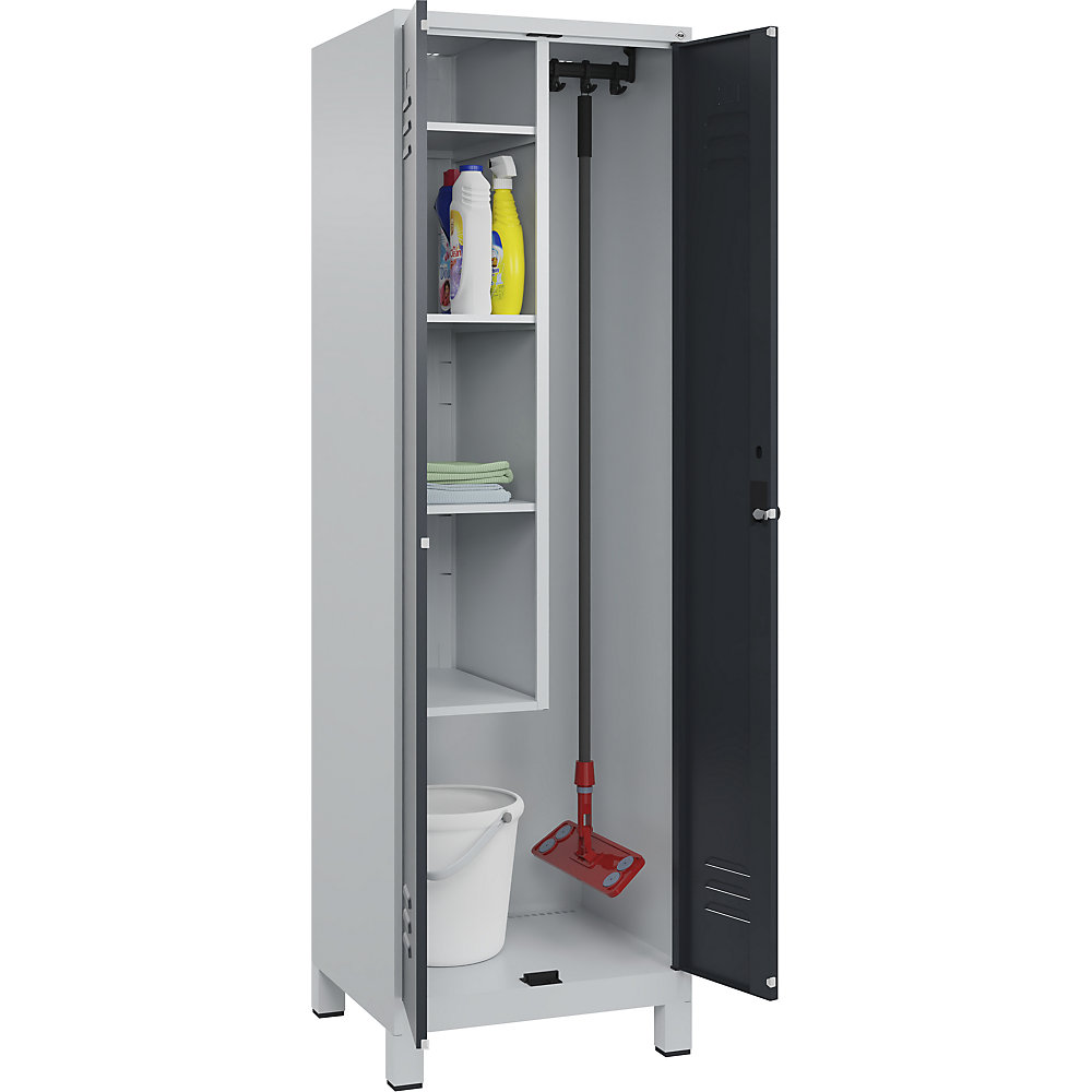 Putzmittelspind Classic PLUS, 1 Abteil, Trennwand mittig, verkürzt, lichtgrau / grau, B 600 mm, mit Füßen, Drehriegel C+P