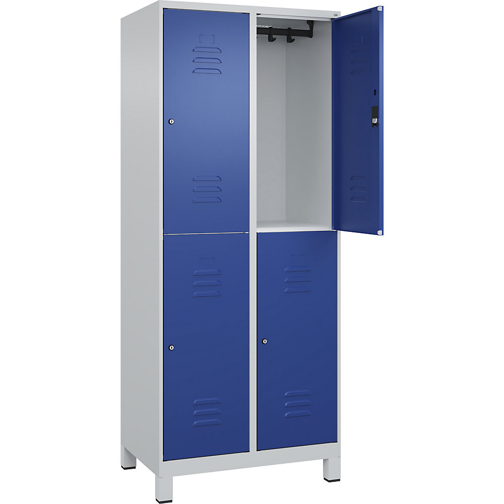 Doppelstock-Spind Classic PLUS, 2 Abteile, lichtgrau / enzianblau, HxB 1950 x 800 mm, mit Füßen, Zylinderschloss C+P