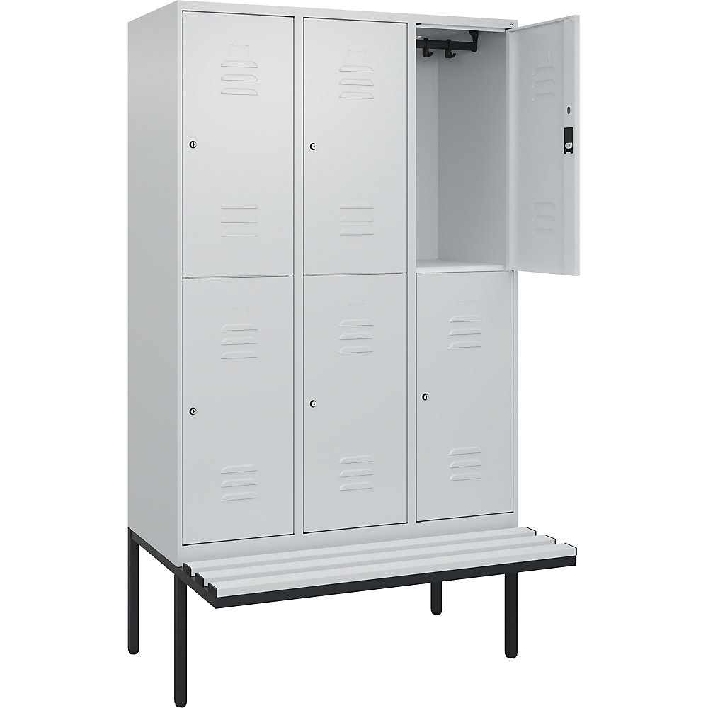 C+P Kledingkast Classic PLUS met twee verdiepingen en zitbank, 3 compartimenten, lichtgrijs, b = 1200 mm, cilinderslot, vrijdragend, kunststof