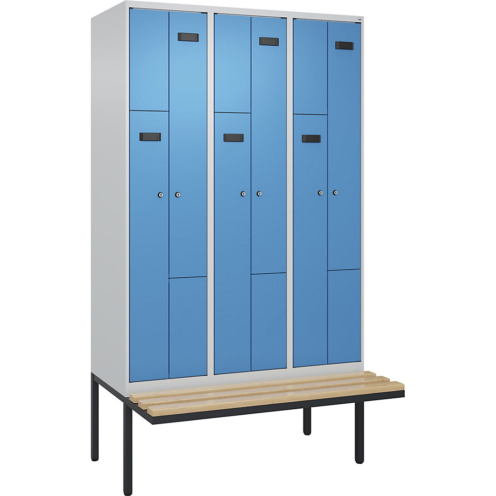kaiserkraft Z-Spind Evolo PLUS Sitzbank, 3 Abteile, lichtgrau / lichtblau, B 1200 mm, Zylinderschloss, mit auskragender Sitzbank, Buche 2