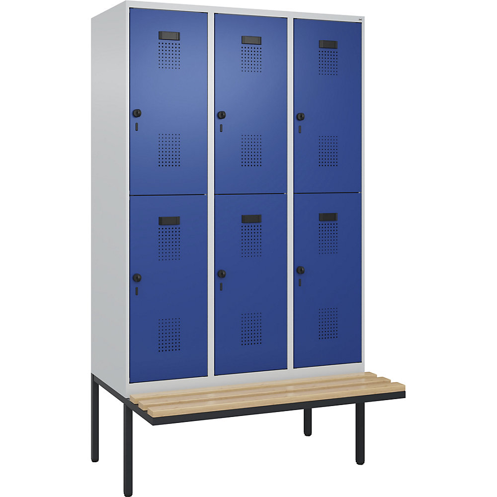 kaiserkraft Doppelstock-Spind Evolo PLUS Sitzbank, 3 Abteile, lichtgrau / enzianblau, B 1200 mm, Sicherheits-Drehriegel, mit auskragender Sitzbank, Buche 2