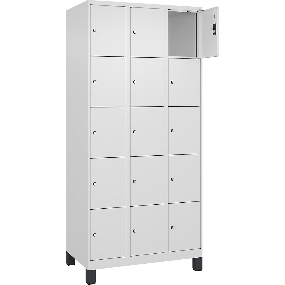 kaiserkraft 5er-Schließfachschrank Evolo PLUS, 3 Abteile, weiß, B 900 mm, 15 Fächer, mit breiten Füßen, Zylinderschloss