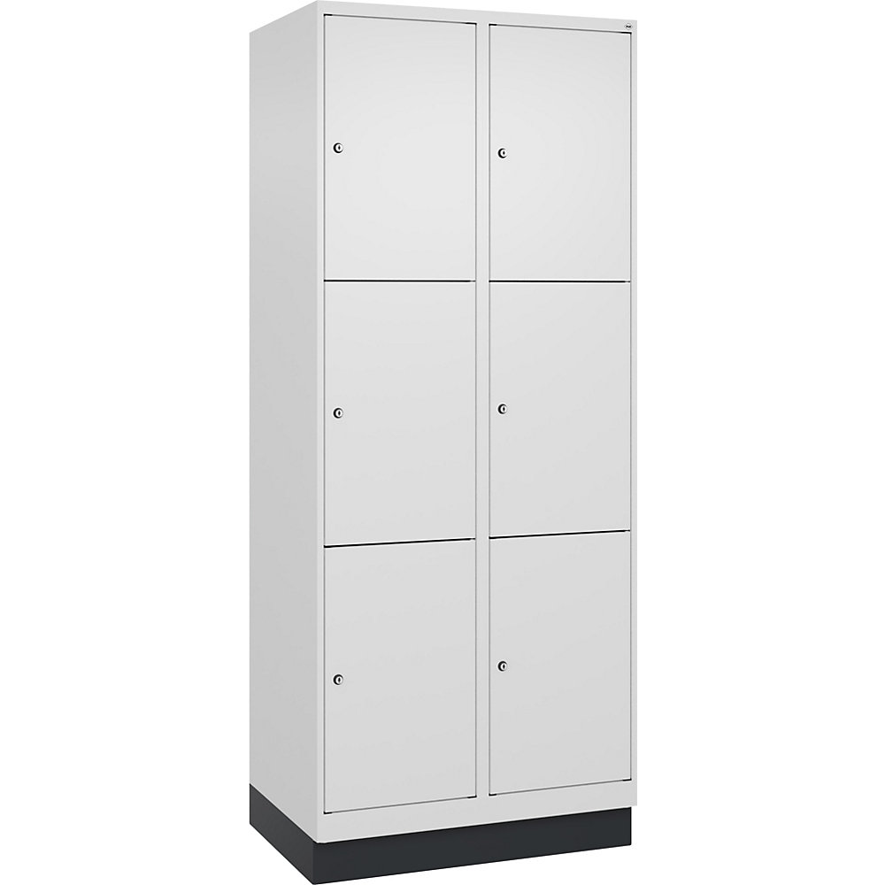 kaiserkraft 3er-Schließfachschrank Evolo PLUS, 2 Abteile, weiß, B 800 mm, 6 Fächer, mit Bodensockel, Zylinderschloss 2