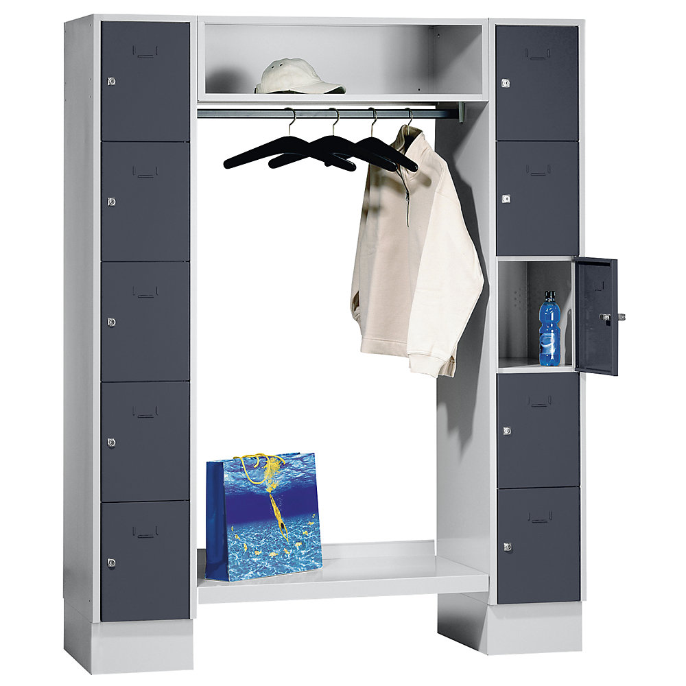 Vestiaires à penderie ouverte