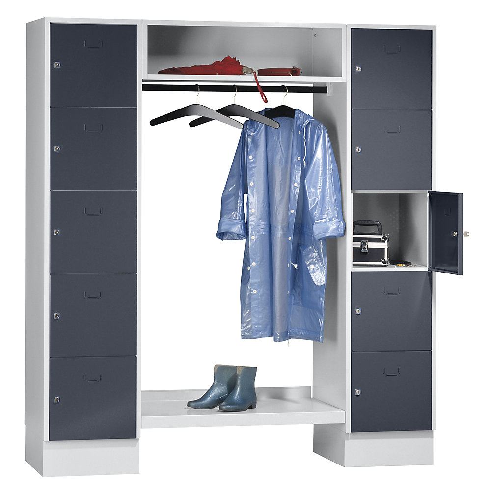 Vestiaires à penderie ouverte