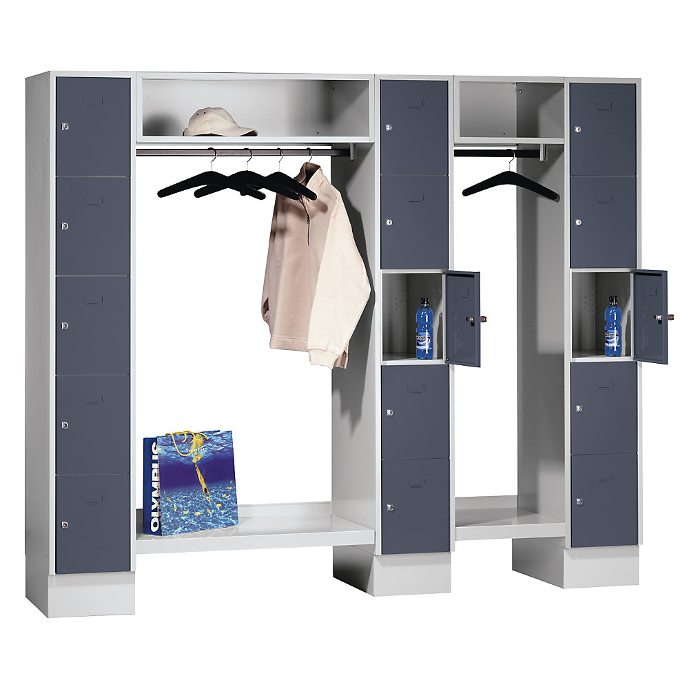 Vestiaires à penderie ouverte