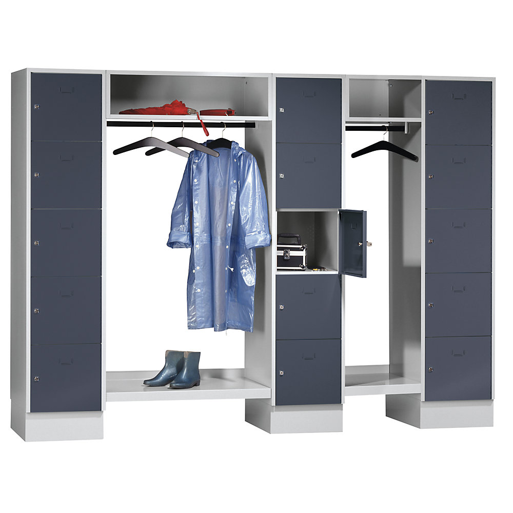 Vestiaires à penderie ouverte