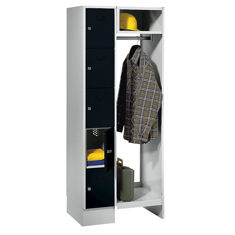 Vestiaires à penderie ouverte