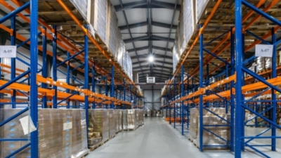 Large warehouse racking for holding pallets